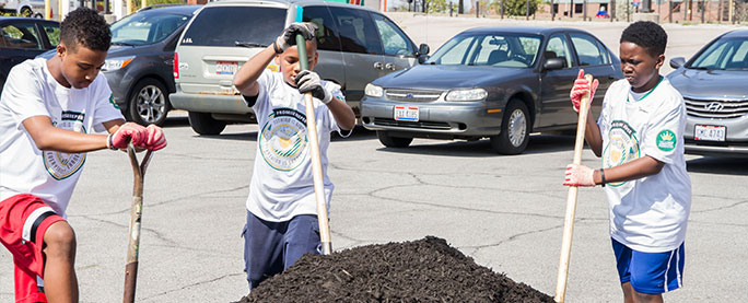 AIPN Students and Families Give Back